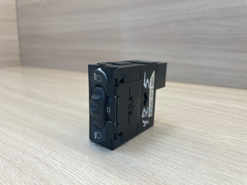 Кнопка корректора фар