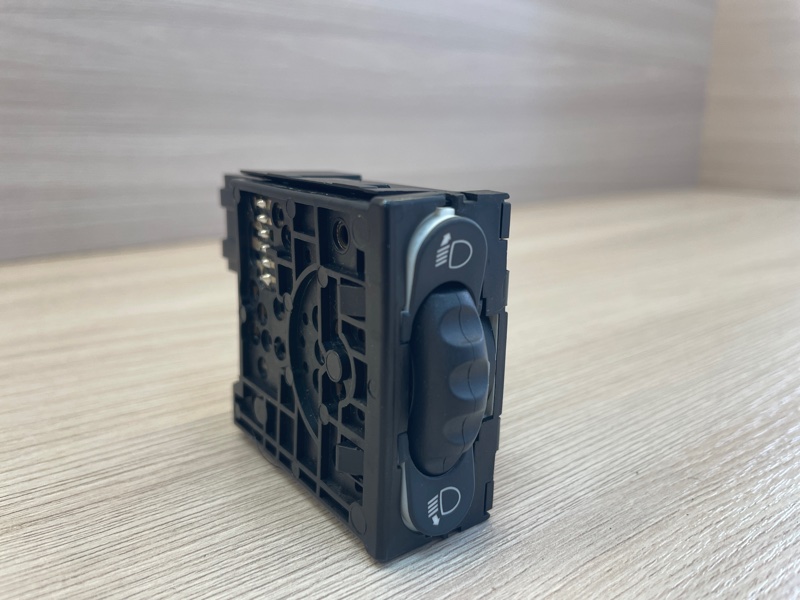 Кнопка корректора фар