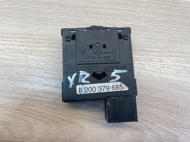 Кнопка корректора фар