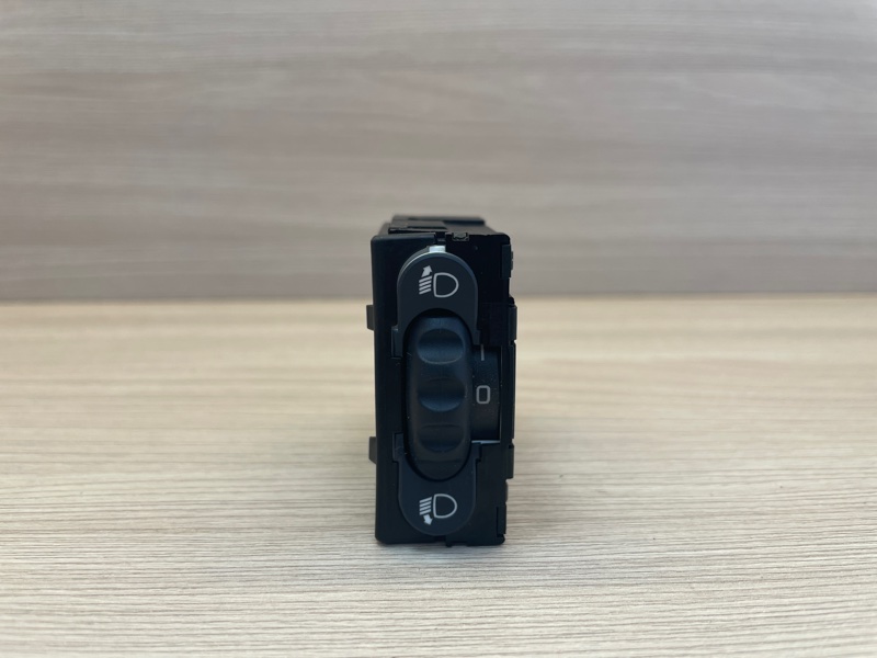 Кнопка корректора фар