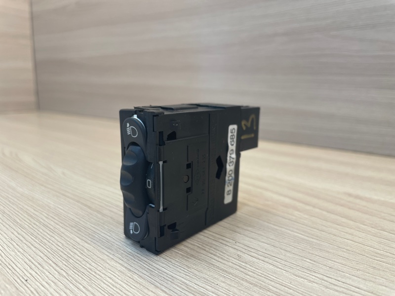 Кнопка корректора фар