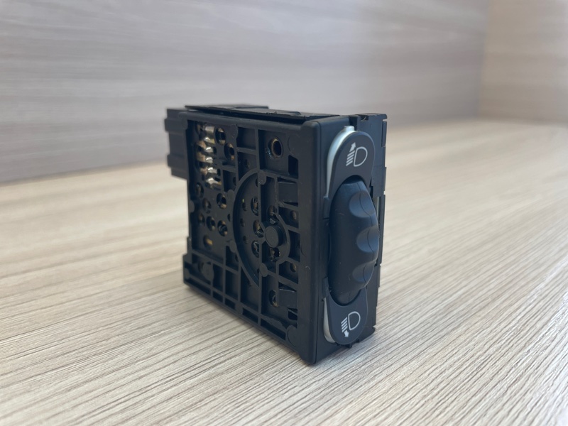 Кнопка корректора фар