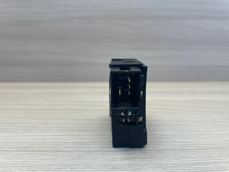 Кнопка корректора фар