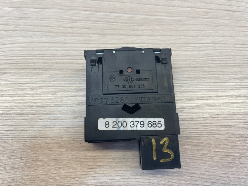 Кнопка корректора фар