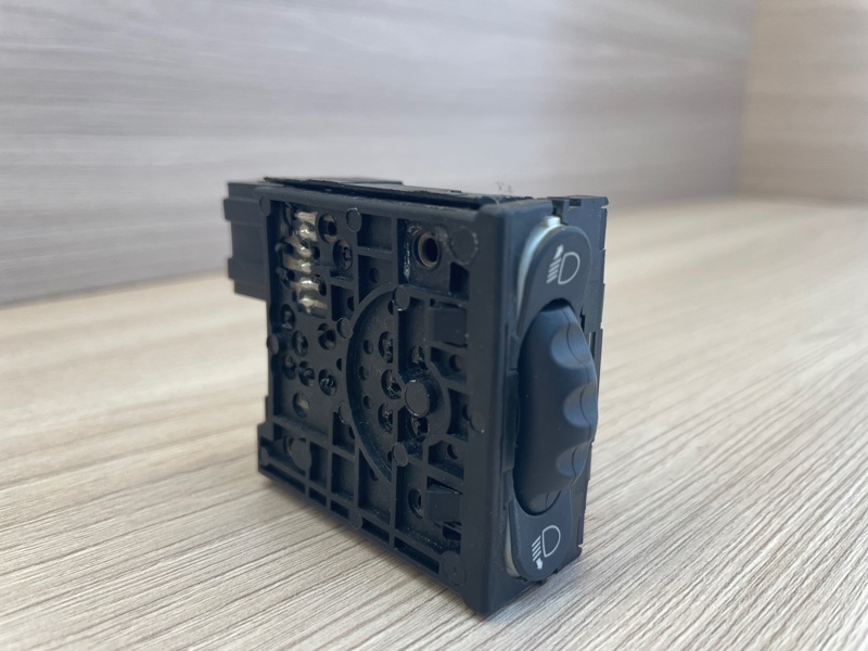 Кнопка корректора фар