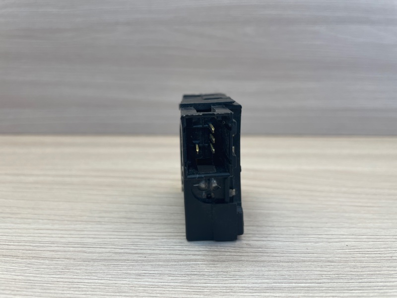 Кнопка корректора фар