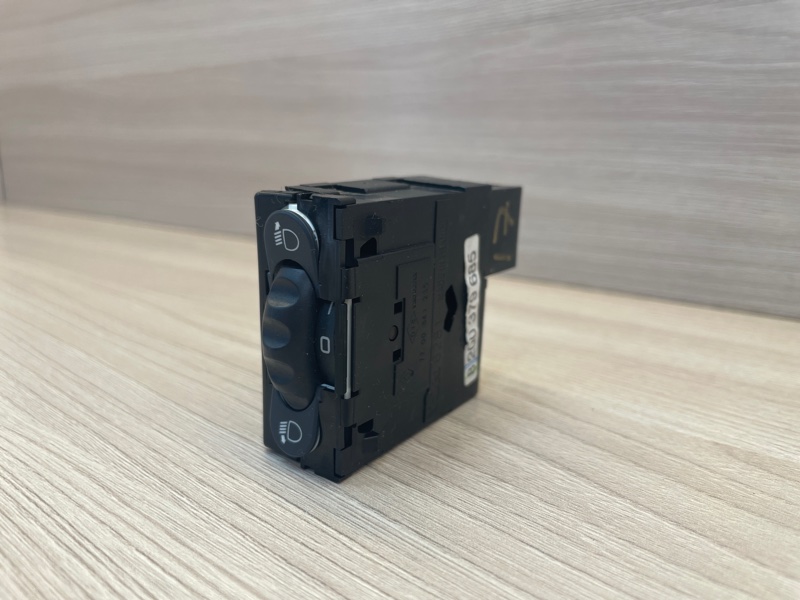 Кнопка корректора фар