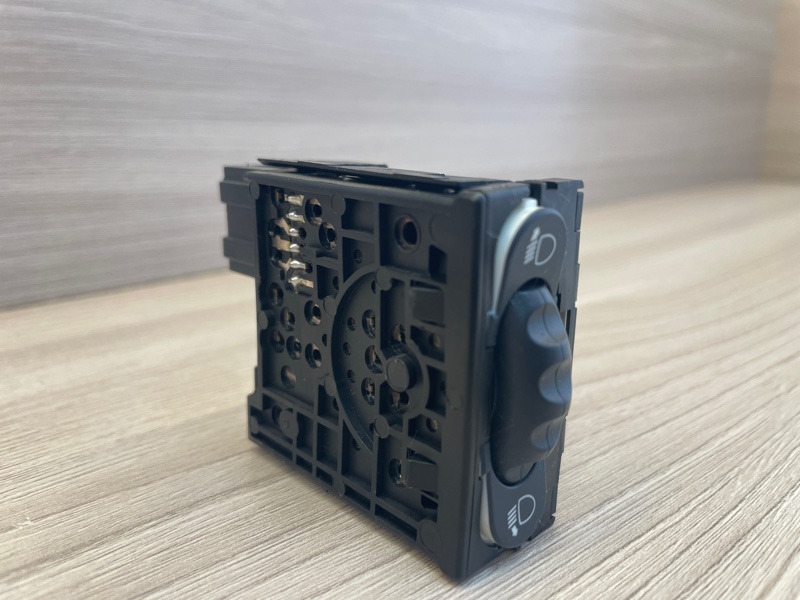 Кнопка корректора фар