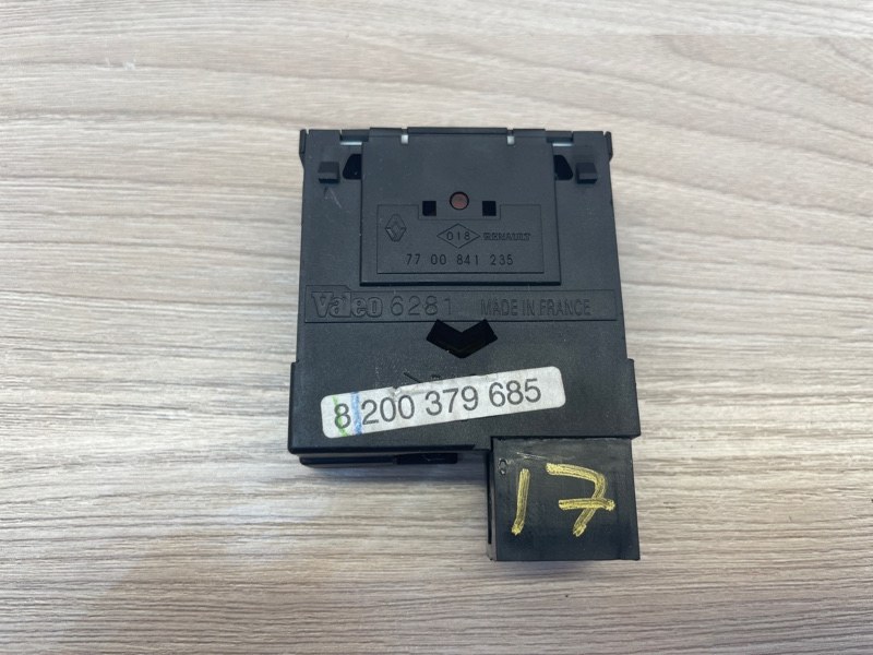 Кнопка корректора фар