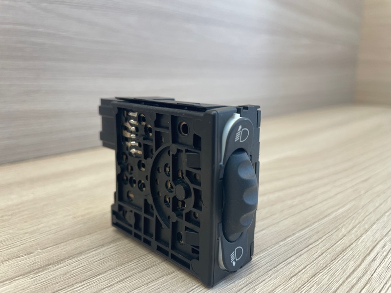 Кнопка корректора фар