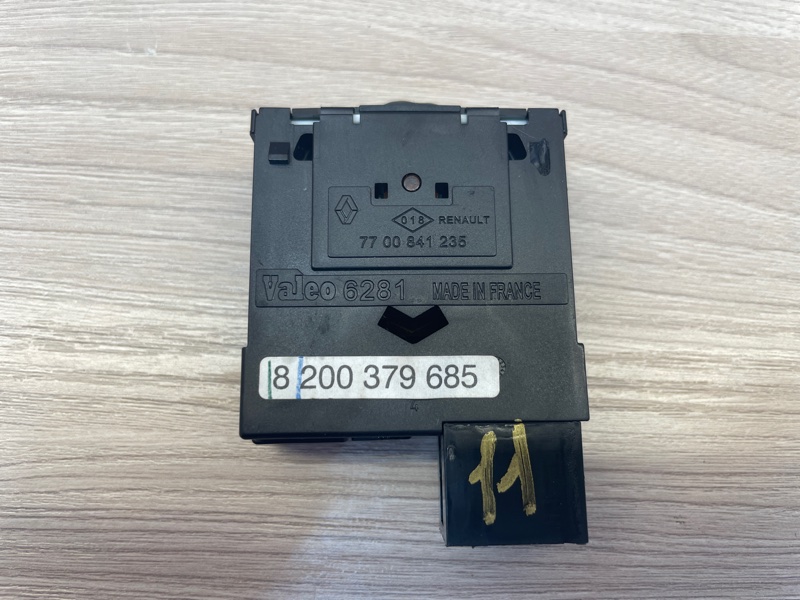 Кнопка корректора фар