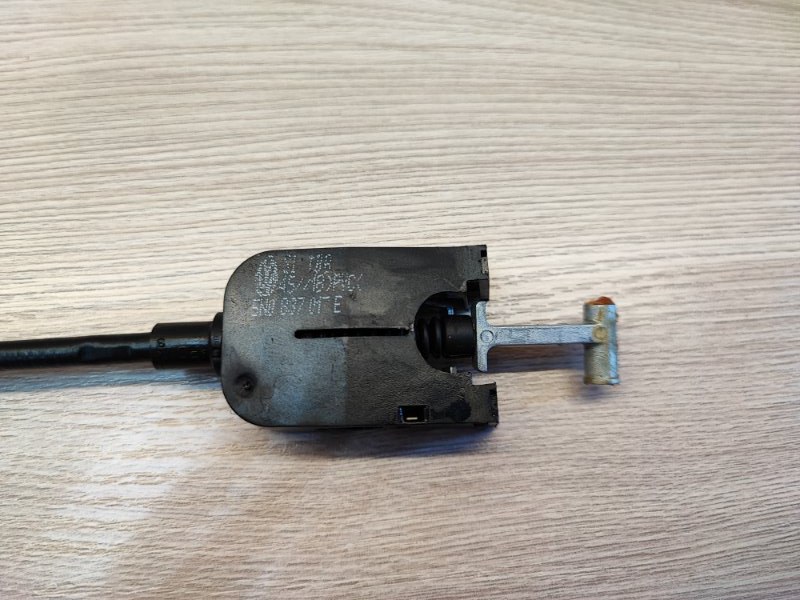 Трос замка двери