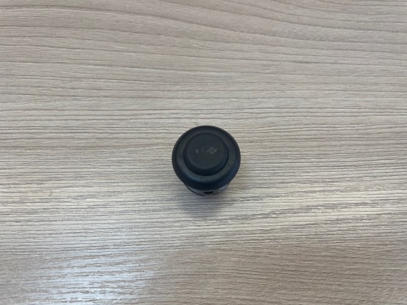 Кнопка открывания багажника