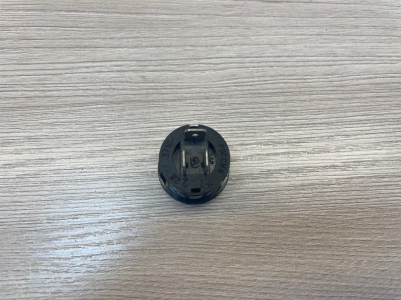 Кнопка открывания багажника