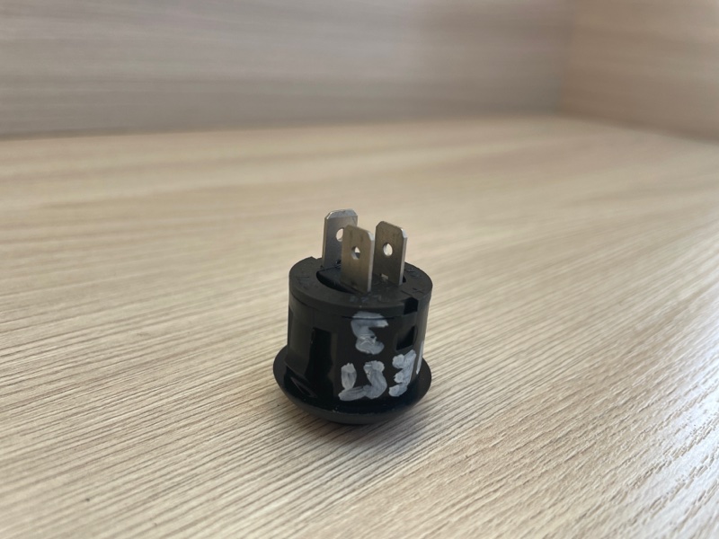 Кнопка открывания багажника