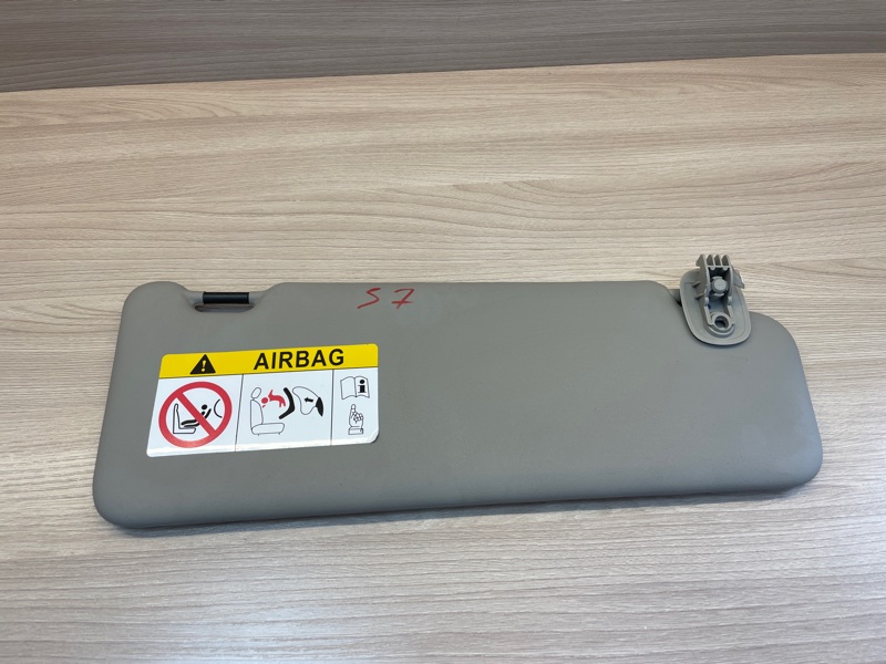 Козырек солнцезащитный