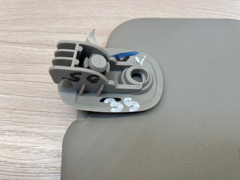 Козырек солнцезащитный