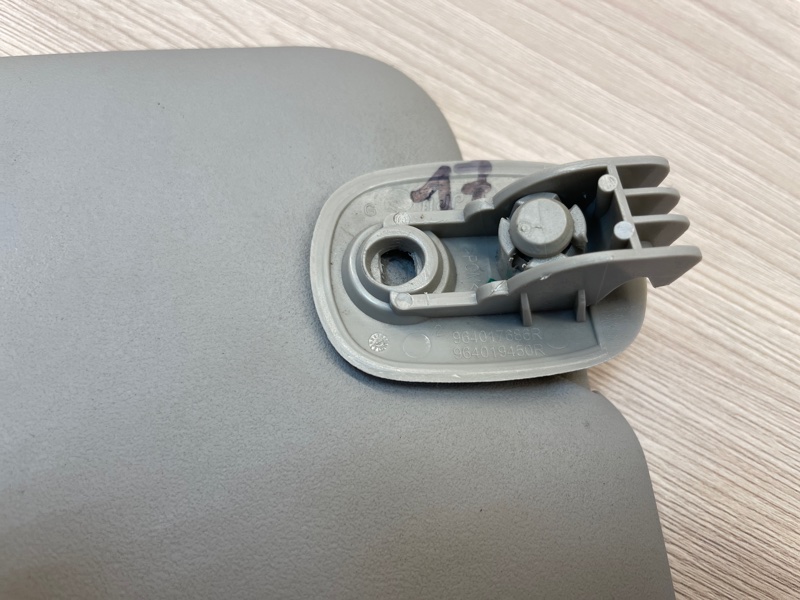 Козырек солнцезащитный