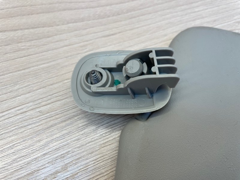 Козырек солнцезащитный