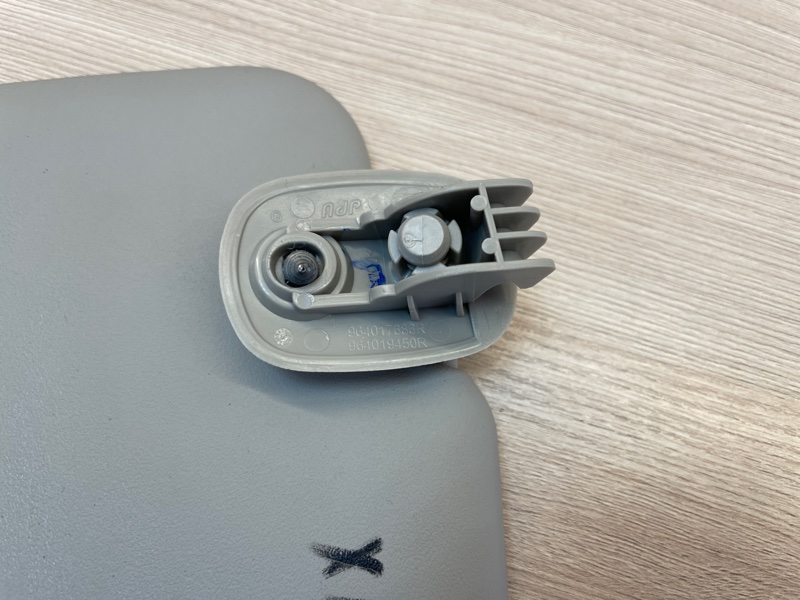 Козырек солнцезащитный