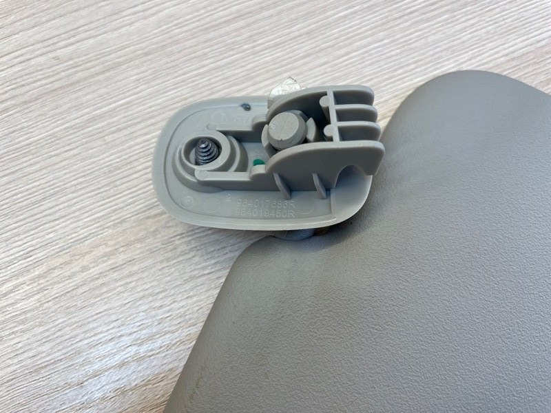 Козырек солнцезащитный