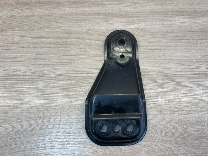 Кронштейн подрамника