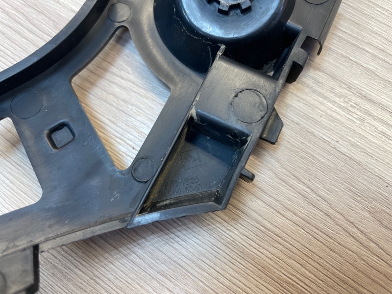 Кронштейн бампера