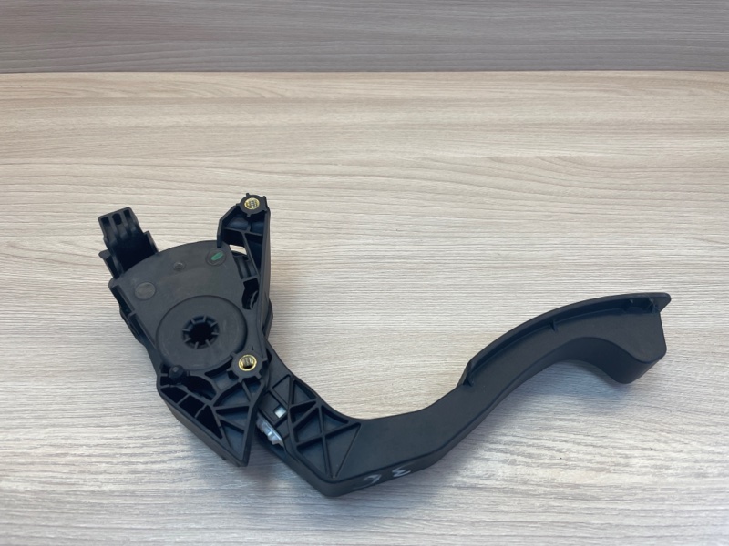 Педаль газа