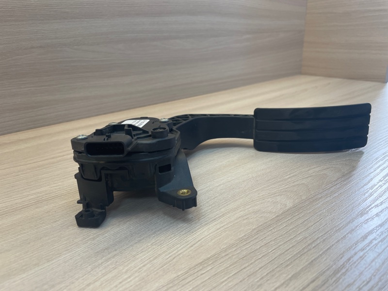 Педаль газа