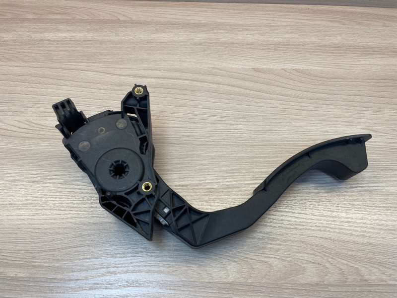 Педаль газа