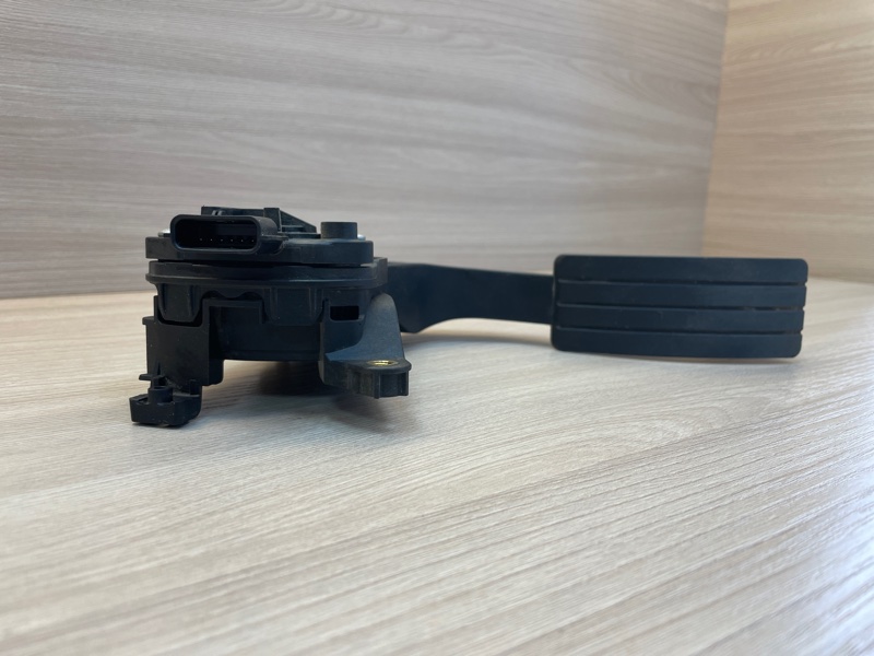 Педаль газа