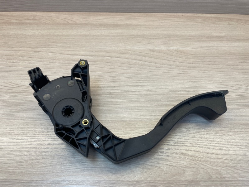 Педаль газа