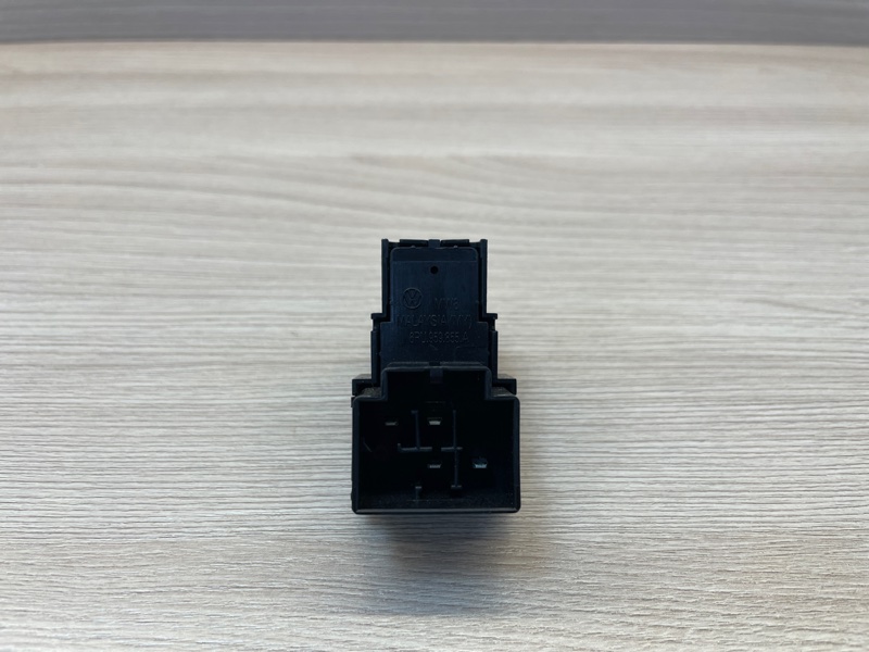 Кнопка стеклоподъемника