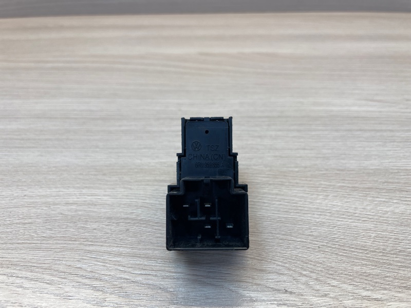 Кнопка стеклоподъемника