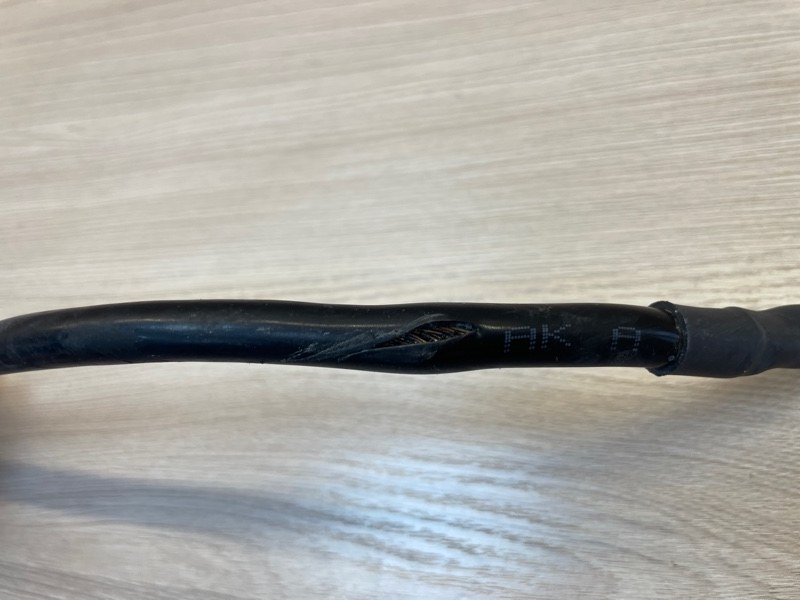 Клемма аккумулятора (минусовая)