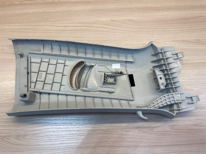 Обшивка средней стойки