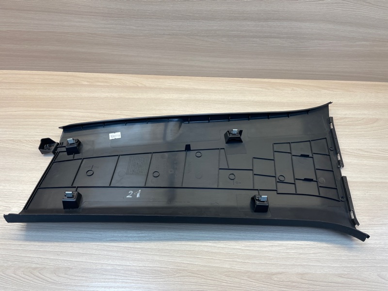 Обшивка средней стойки