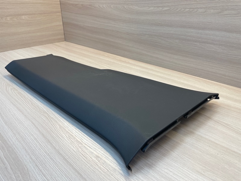 Обшивка средней стойки