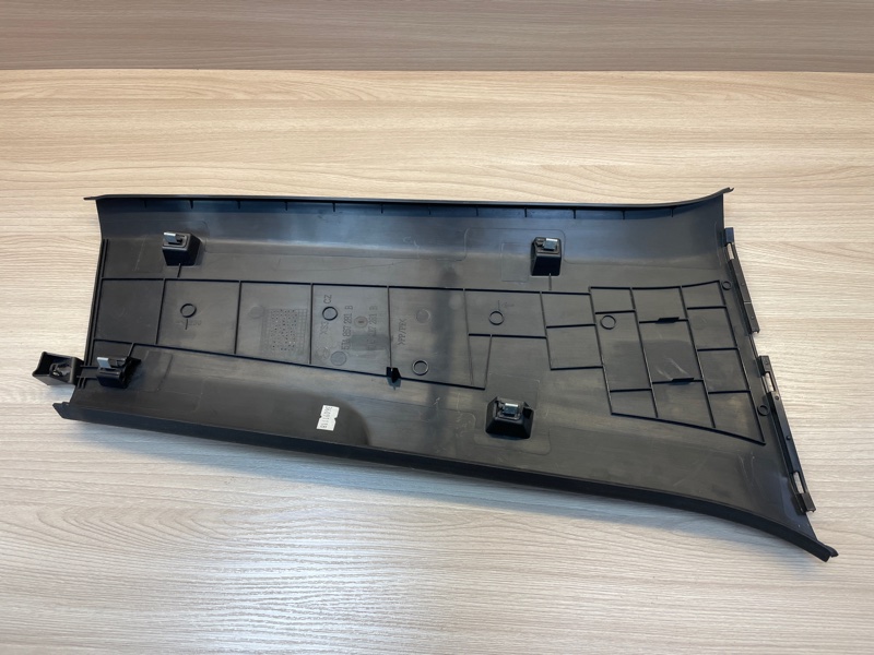 Обшивка средней стойки