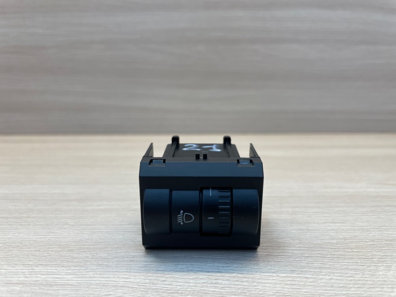 Кнопка корректора фар