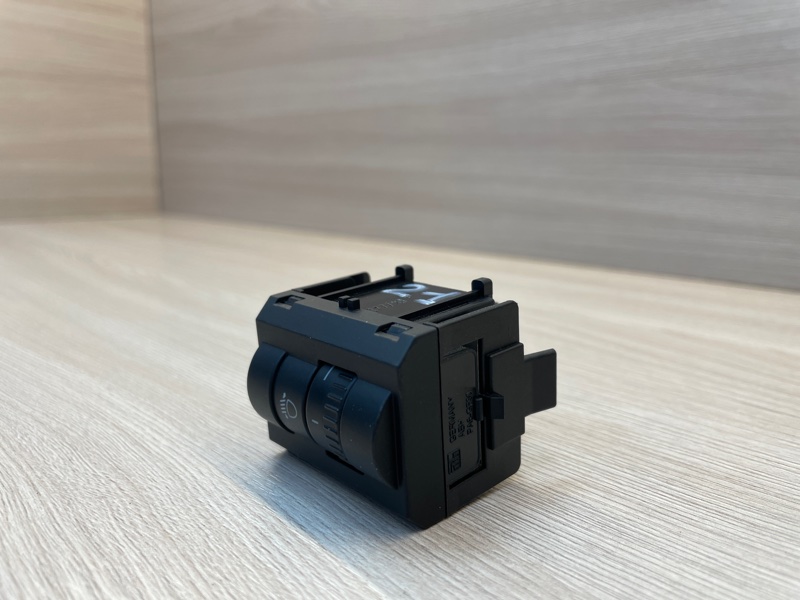 Кнопка корректора фар