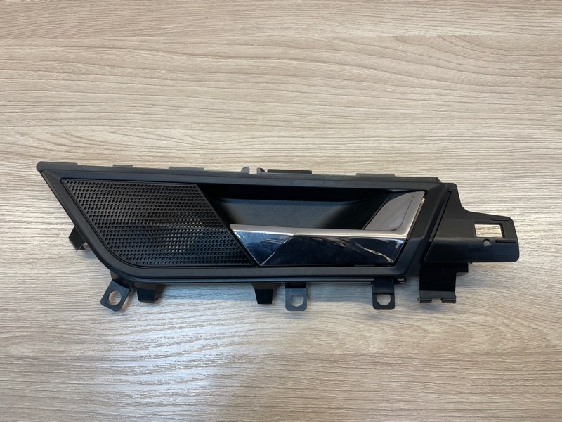 Внутренняя  ручка двери