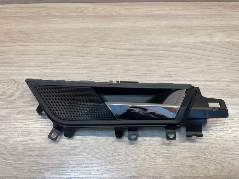 Внутренняя  ручка двери