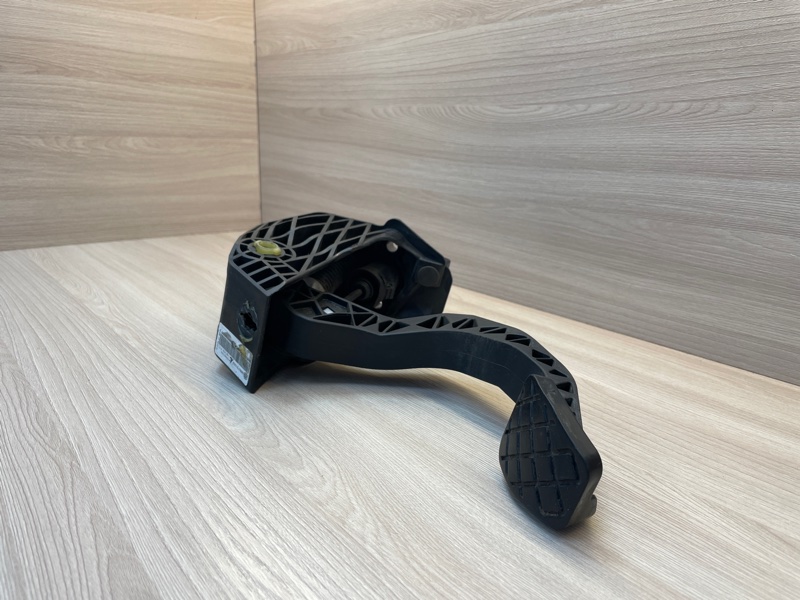 Педаль сцепления