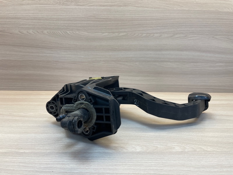 Педаль сцепления