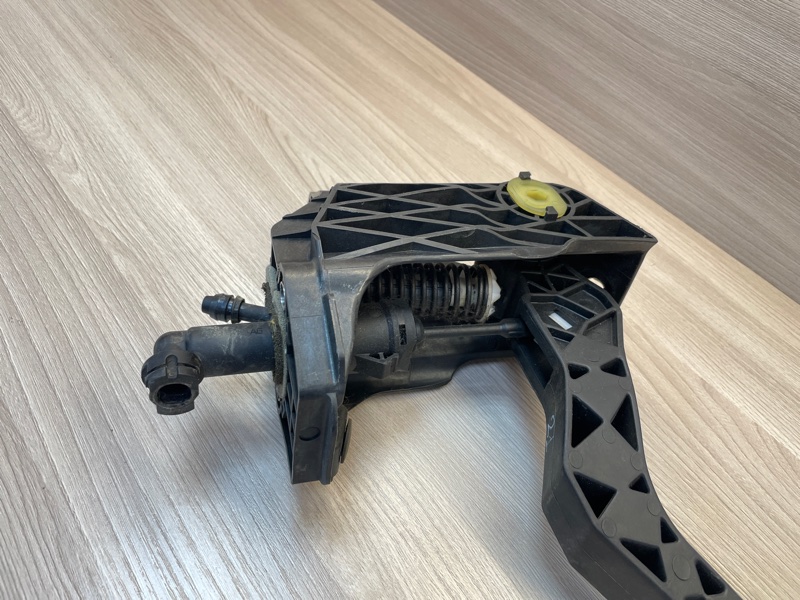 Педаль сцепления