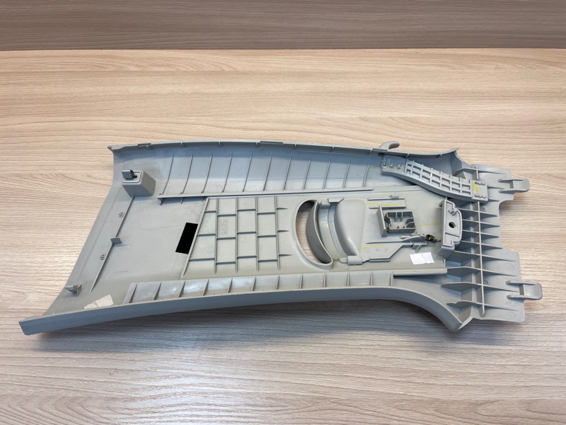 Обшивка средней стойки