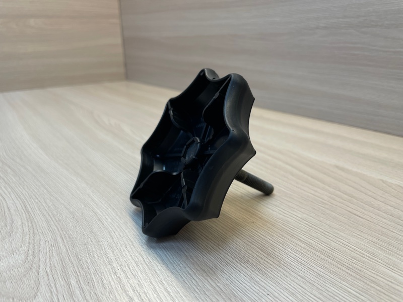 Крепление запасного колеса