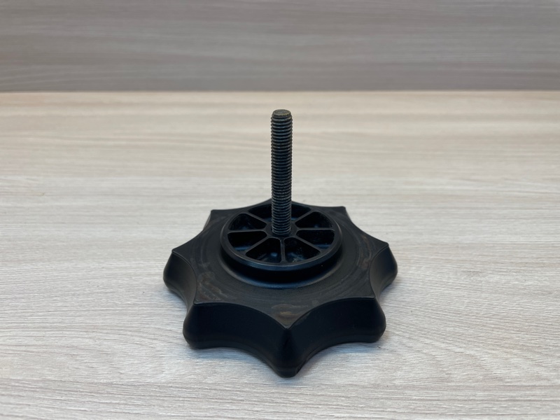 Крепление запасного колеса