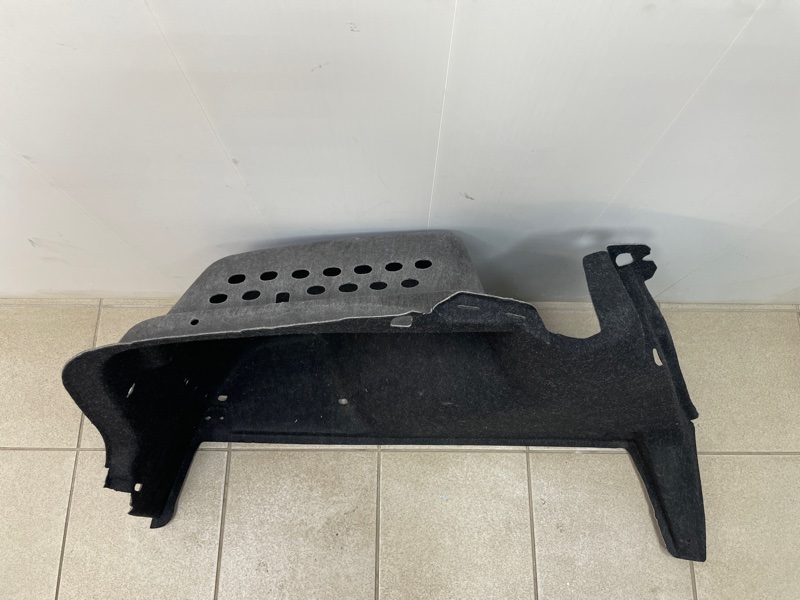 Обшивка багажника